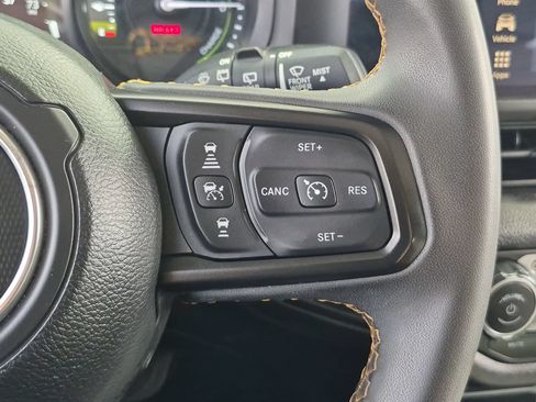 Used 2024 Jeep Wrangler Unlimited AWD/4WD image 17