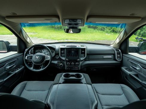 Used 2019 RAM 1500 Big Horn AWD/4WD image 14