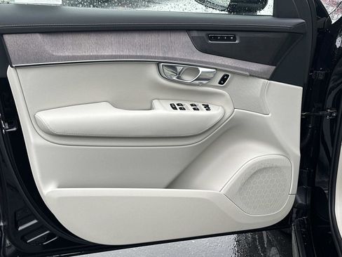 New 2026 Volvo XC90 T8 Ultra w/ Protection Package Premier image 11