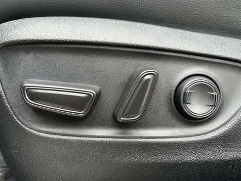 Used 2025 Toyota Highlander XLE image 24