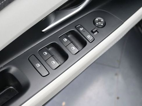 Used 2025 Hyundai Elantra Limited FWD image 13
