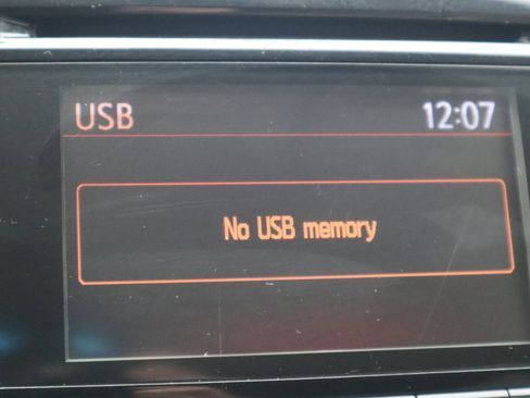 Used 2015 Nissan Rogue SV w/ SV Moonroof Package image 66