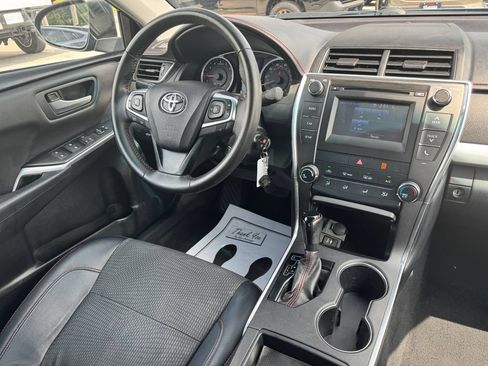Used 2017 Toyota Camry SE FWD image 19