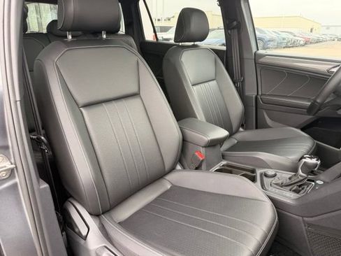 Certified 2024 Volkswagen Tiguan SE R-Line AWD/4WD image 19
