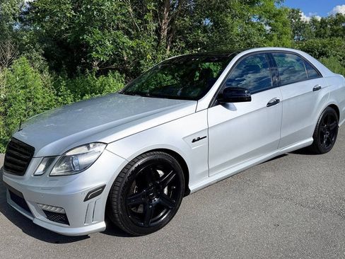 Used 2010 Mercedes-Benz E 63 AMG Sedan image 3