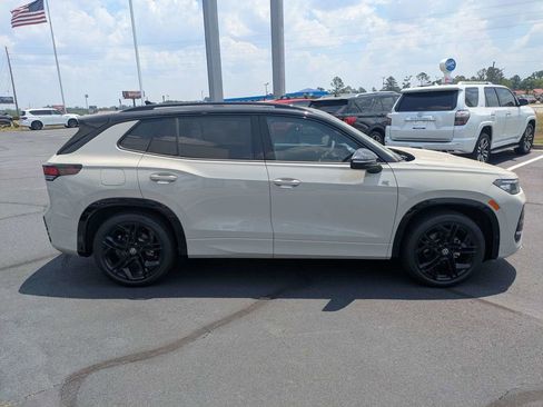 New 2026 Volkswagen Tiguan SE R-Line FWD image 4