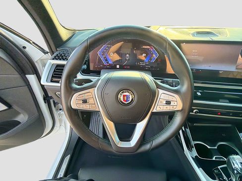 Used 2023 BMW ALPINA XB7 image 43