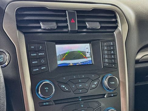 Used 2017 Ford Fusion SE FWD image 16