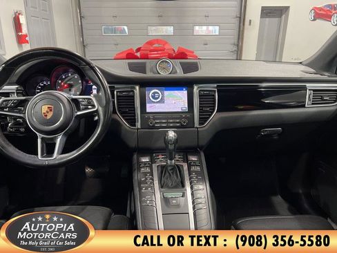 Used 2018 Porsche Macan S image 28