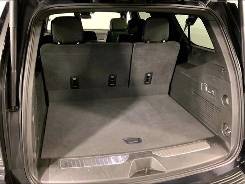 Used 2025 Chevrolet Suburban Premier image 4
