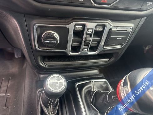 Used 2018 Jeep Wrangler Unlimited Sahara image 17