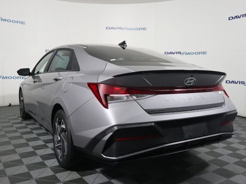Used 2025 Hyundai Elantra Sport FWD image 9
