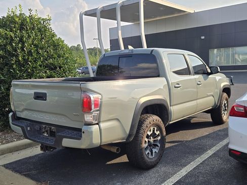 Used 2022 Toyota Tacoma TRD Off-Road w/ Technology Package AWD/4WD image 4