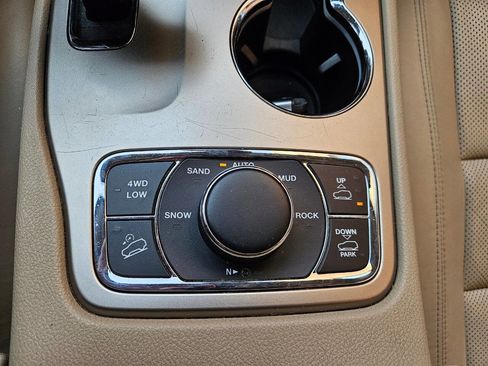 Used 2014 Jeep Grand Cherokee Overland w/ Advanced Technology Group image 22