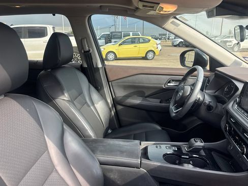 Used 2023 Nissan Rogue SV w/ SV Premium B Package FWD image 27