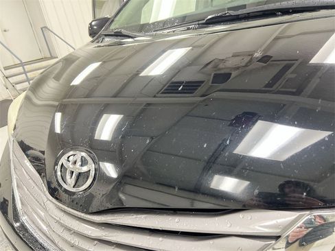 Used 2016 Toyota Sienna XLE image 31