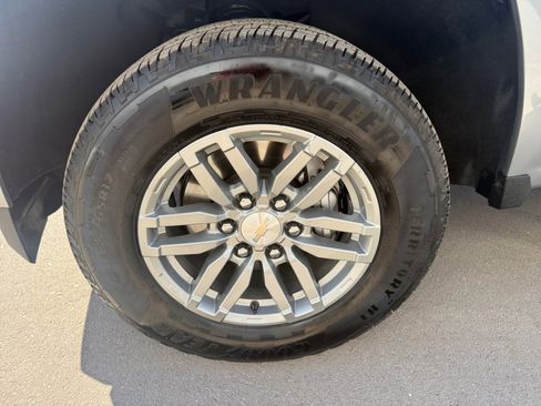 Used 2024 Chevrolet Colorado LT w/ LT Convenience Package image 11