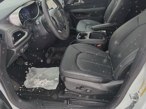 New 2026 Chrysler Pacifica Select FWD image 36