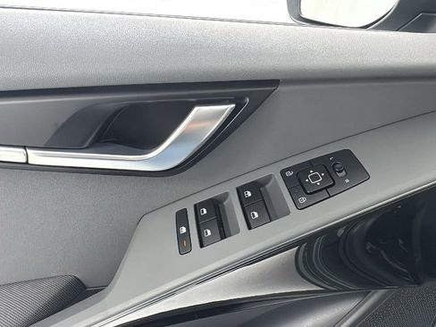 New 2025 Kia Niro EX image 19