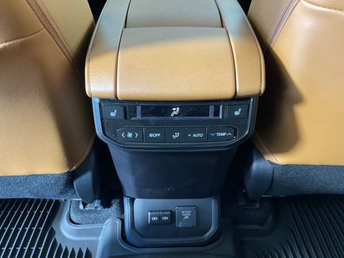 New 2026 Toyota Highlander Platinum AWD/4WD image 15