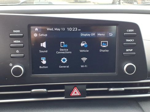 Used 2021 Hyundai Elantra SE FWD image 7