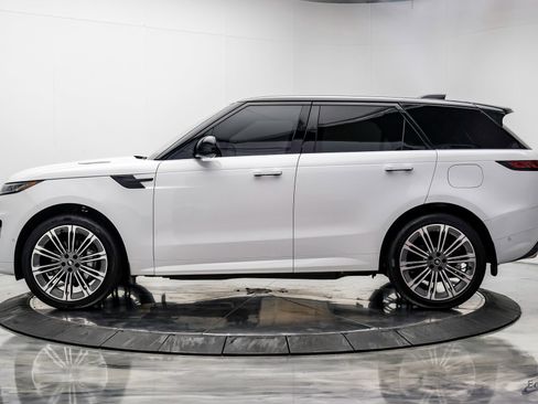 Used 2025 Land Rover Range Rover Sport Dynamic SE AWD/4WD image 7