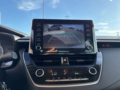 Used 2020 Toyota Corolla LE image 19