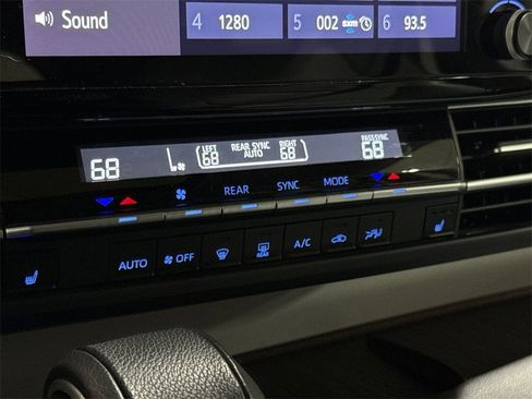 Used 2024 Toyota Sienna XLE image 15