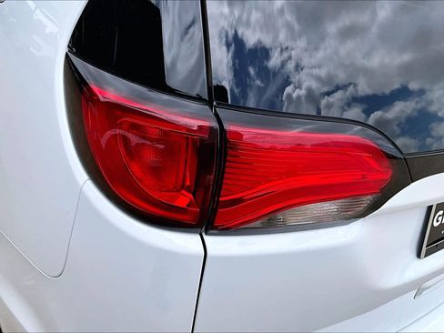 Used 2020 Chrysler Pacifica Touring FWD image 26