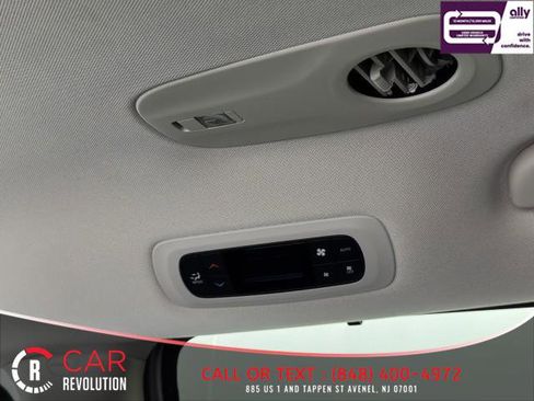 Used 2022 Chrysler Pacifica Touring-L image 23