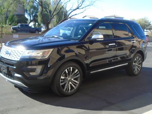 Used 2017 Ford Explorer Platinum image 16