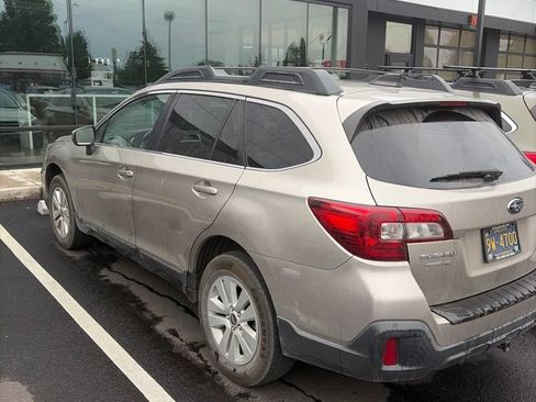Used 2018 Subaru Outback 2.5i Premium w/ Popular Package #1 AWD/4WD image 4