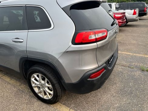 Used 2015 Jeep Cherokee Latitude FWD image 8