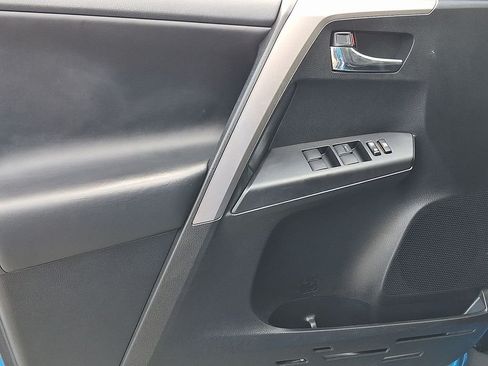 Used 2018 Toyota RAV4 XLE AWD/4WD image 13