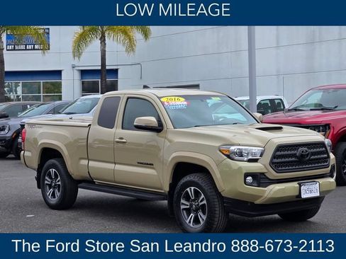 Used 2016 Toyota Tacoma TRD Sport w/ Towing Package RWD image 3