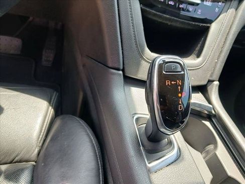 Used 2017 Cadillac XT5 Premium Luxury w/ LPO, Wheel Lock Package FWD image 9