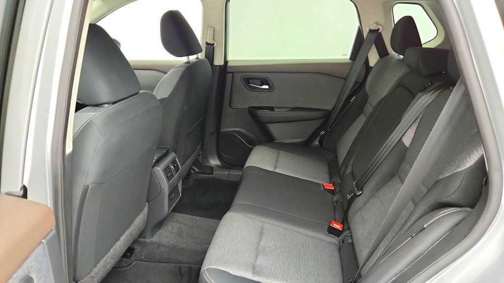 Used 2023 Nissan Rogue SV FWD image 20