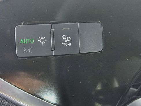 Used 2025 Audi Q3 2.0T Premium AWD/4WD image 16