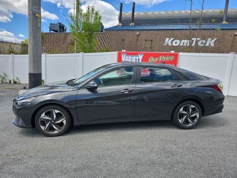 Used 2023 Hyundai Elantra SEL w/ Convenience Package FWD image 10