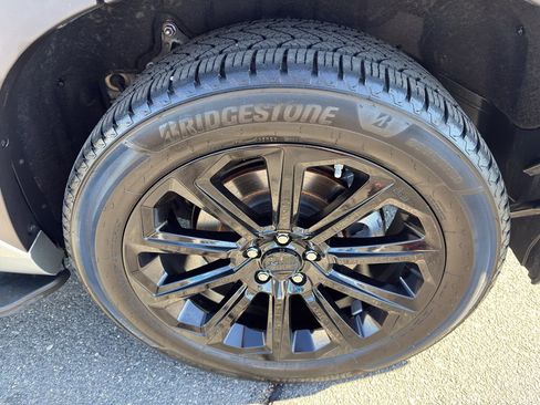 Used 2022 Toyota Highlander L image 37