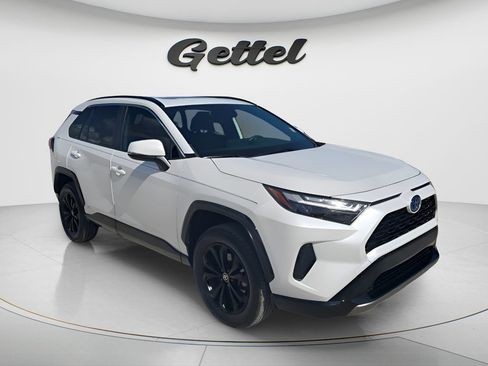 Used 2023 Toyota RAV4 SE w/ Convenience Package AWD/4WD image 3