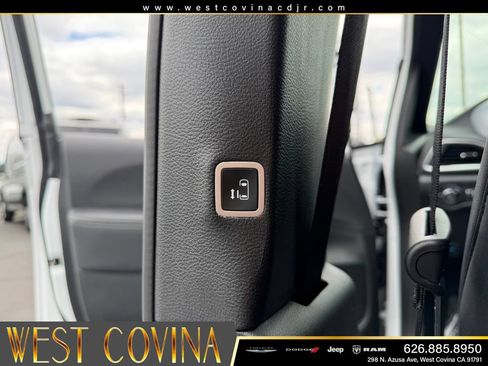 Used 2026 Chrysler Pacifica Limited w/ S Appearance Package FWD image 37