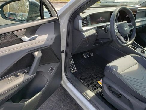 New 2026 Volkswagen Tiguan SE R-Line image 6