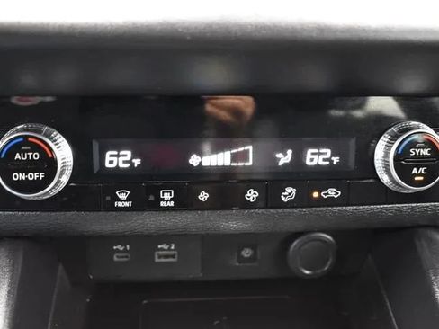 Used 2024 Mitsubishi Outlander FWD image 32