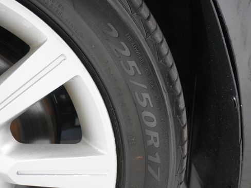 Used 2010 Lincoln MKZ image 25