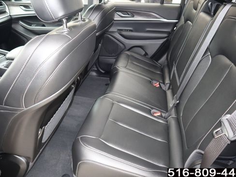 Used 2024 Jeep Grand Cherokee Limited w/ Black Appearance Package image 21