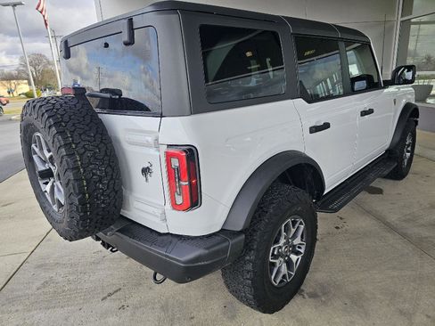 Used 2024 Ford Bronco Badlands image 7