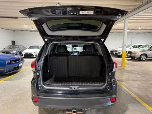 Used 2018 Toyota Highlander SE AWD/4WD image 8