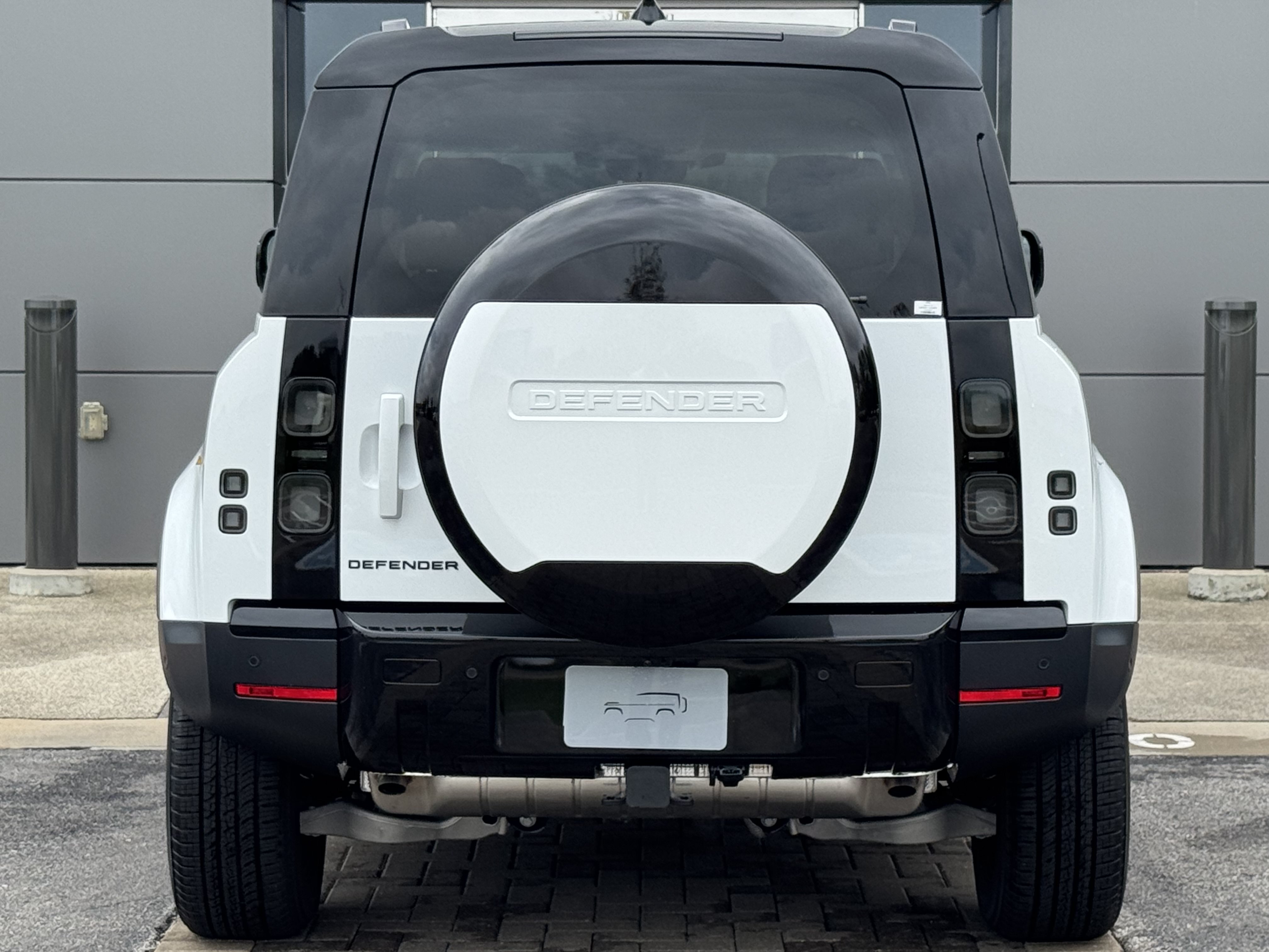 New 2026 Land Rover Defender 110 S AWD/4WD image 7