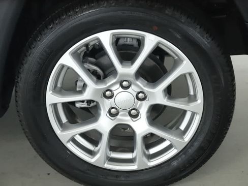 Used 2024 Jeep Compass Latitude AWD/4WD image 33